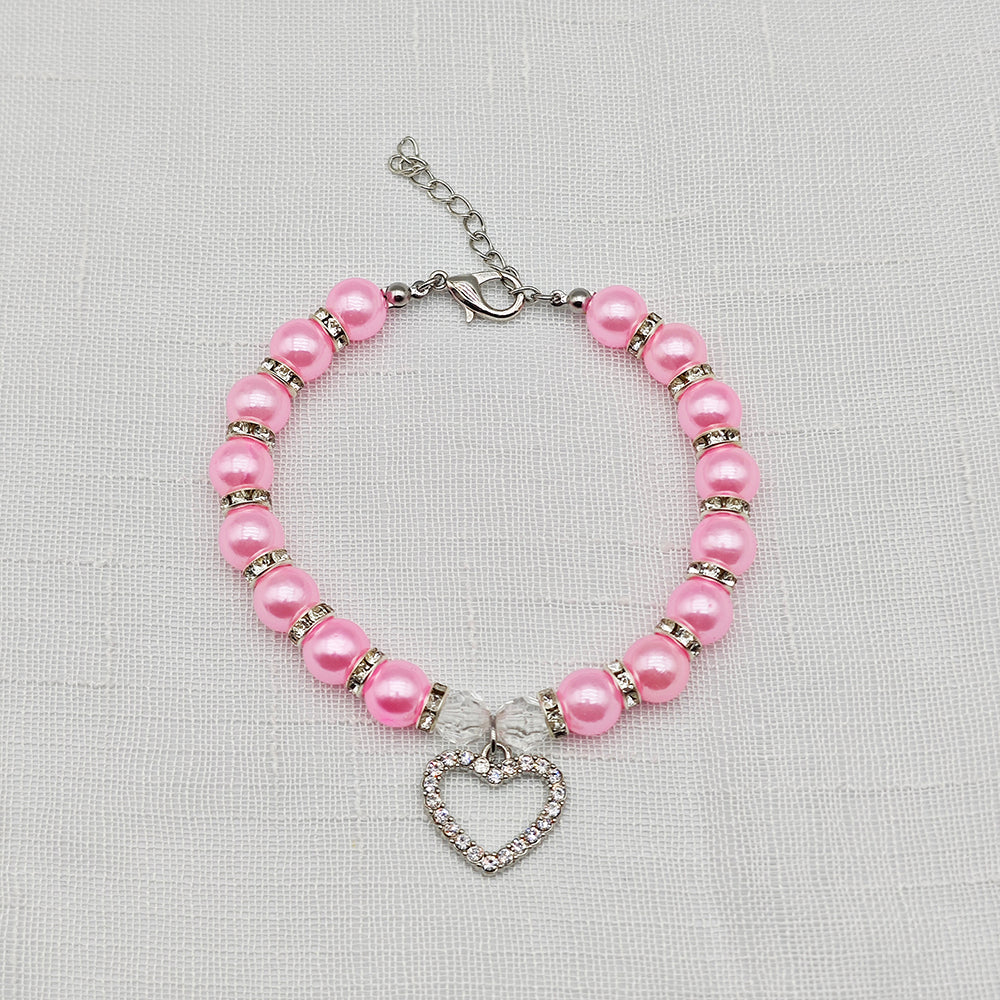 collier pour chiot perles rose pale pendentif strass coeur fond lin
