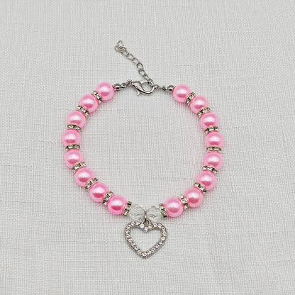 collier pour chiot perles rose pale pendentif strass coeur fond lin