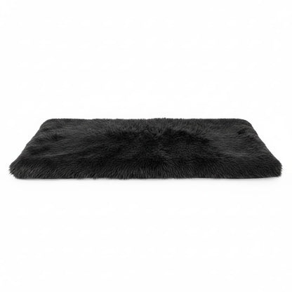 coussin pour chien peluche longue noir fond blanc