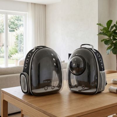 deux sac a dos chien capsule spatiale noir sans avec couvercle sur table