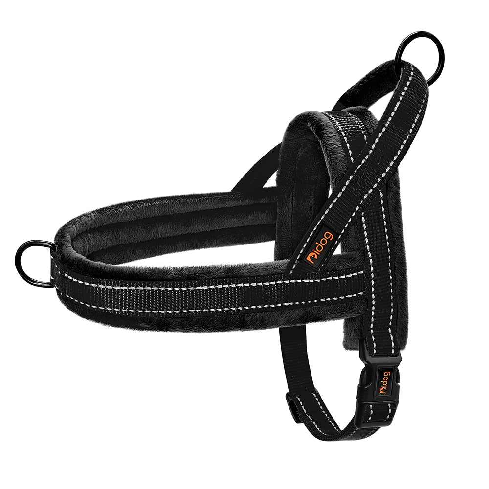 harnais pour chien rembourre reflechissant noir sur un fond blanc